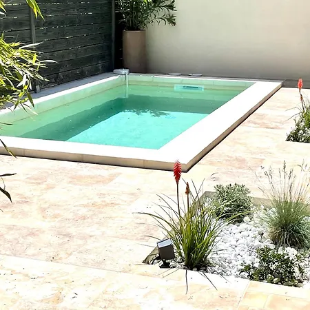Mazet Avec Piscine, Parking Et Clim Dans Le Centre Holiday home *