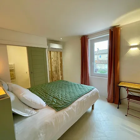 Mazet Avec Piscine, Parking Et Clim Dans Le Centre Holiday home